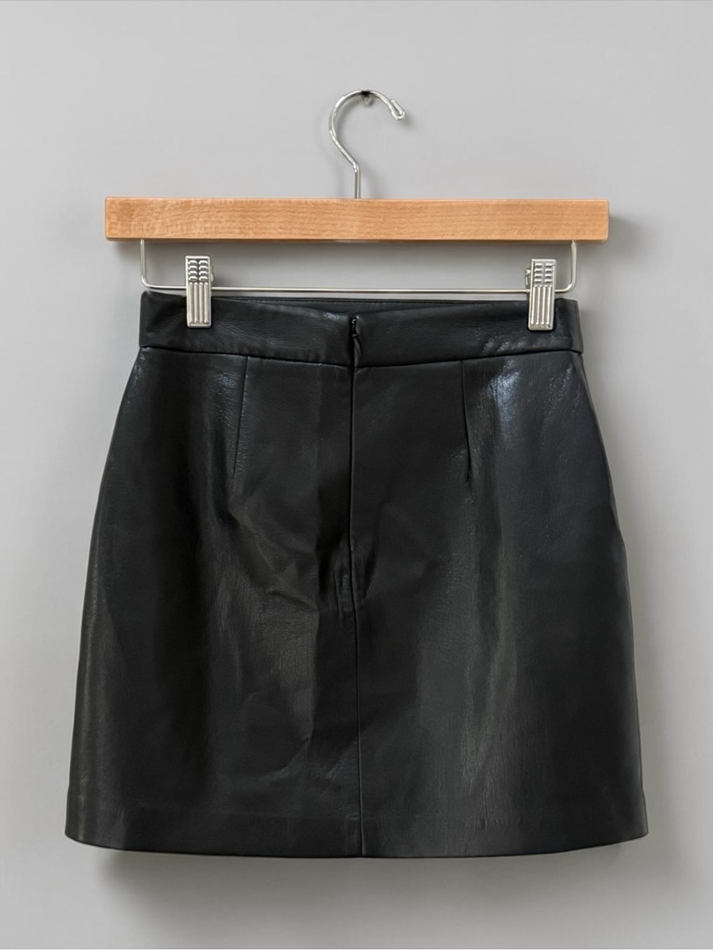 Women’s Black Faux Leather Mini Skirt! Size 0! - Picture 2 of 6
